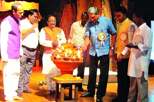 ग्रामीण उन्नतीचा उत्सव रवींद्र महोत्सव ग्रामीण उन्नतीचा उत्सव रवींद्र महोत्सव