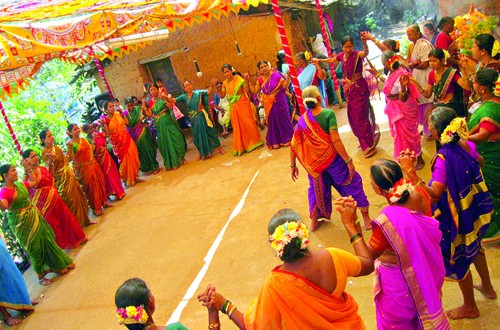 एकजुटीचा संदेश देणारा पारंपरिक धालो एकजुटीचा संदेश देणारा पारंपरिक धालो