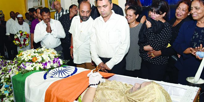 व्हिक्टोरिया फर्नांडिस यांच्यावर अंत्यसंस्कार व्हिक्टोरिया फर्नांडिस यांच्यावर अंत्यसंस्कार